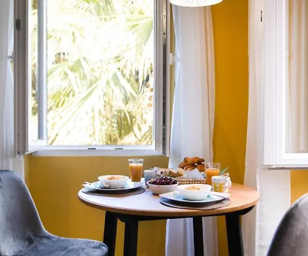 Corfu Town Twin Studios- Liston Area Apartment *